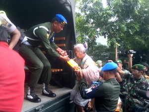 Puluhan Warga Semarang Dievakuasi Setelah Rumahnya Ambles dan Rusak