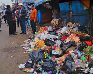 Lihat Tumpukan Sampah di Cicadas, Ridwan Kamil: Sekalian Saja Sampai Tengah Jalan