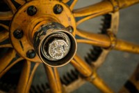     Namun, darah balap khas mobil Porsche sudah ada di mobil ini. Sebab mobil yang dibuat Porsche bersama Jacob Lohner ini sempat bersaing di reli kendaraan listrik yang sudah dilakukan pada 1899. Ketika itu, reli untuk mobil listrik dianggap masih merupakan sesuatu yang berat. (Foto Porcshe).