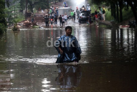 Program Kesehatan Pasca Banjir DKI Tertunda Akibat Hujan Deras