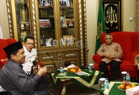 Fahri Hamzah memberikan penjelasan seputar kasus Century kepada Din Syamsuddin. Lamhot Aritonang/detikFoto.
