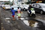 Banjir Sisakan Kerusakan Jalan