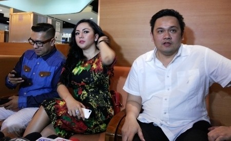 Regina Akui Punya Apartemen Satu Lokasi dengan Farhat Abbas