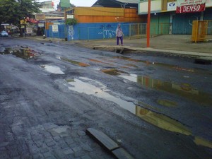 Waduh! Jalan di Haji Nawi Kebayoran Baru Seperti Kubangan Kerbau