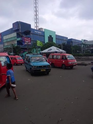 Pak Jokowi Coba Lihat Deh! Angkot di Ps Minggu Malah Ngetem Depan Pos Dishub
