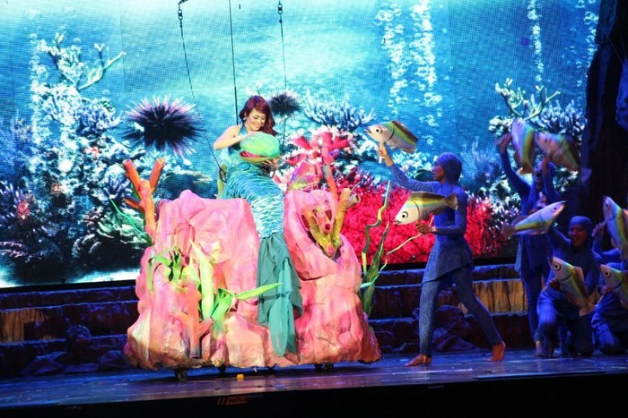 Penonton Suka Arilia The Mermaid di Trans Studio Bandung