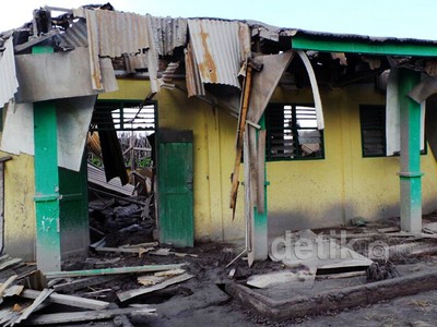 Letusan Sinabung Rusak Bangunan Sekolah