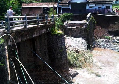 Banjir Bandang Terjang Malang