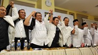     Keputusan pertama menetapkan tiga nama berikut sebagai kandidat capres RI dari PKS: 1. DR M Hidayat Nur Wahid, 2. M Anis Matta, 3. Ahmad Heryawan.