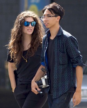 Lorde Tertangkap Kamera Kencan dengan Kekasihnya