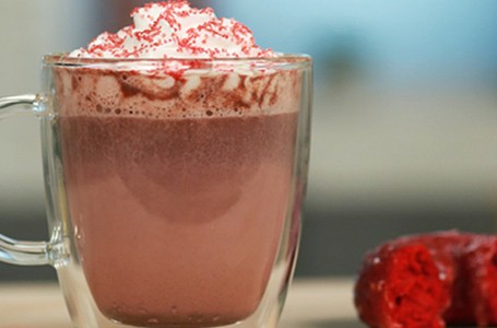 Yuk, Racik Red Velvet Coffee Latte a la Kafe yang Enak!