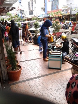 Berlaku Denda Rp 1 Juta, Ini Situasi 4 Lokasi Terlarang Beli Barang PKL