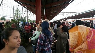 KRL Bogor-Jakarta Kota Mogok, Penumpang Mengeluh
