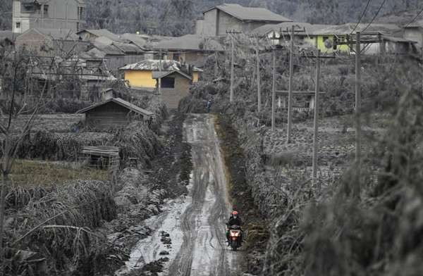 Pencarian Korban Sinabung Dilanjutkan ke Desa yang Tersapu Awan Panas