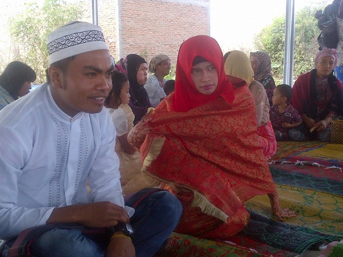 Sinabung Meletus, Ismail dan Ema Menikah di Pengungsian