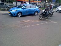 Jatuh Gara-gara Hindari Lubang, Pemotor Terlindas Truk Fuso Di Taman ...