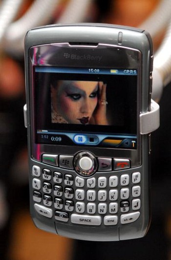 BlackBerry Curve 8310 dipamerkan awal tahun 2008 di Barcelona, Spanyol.