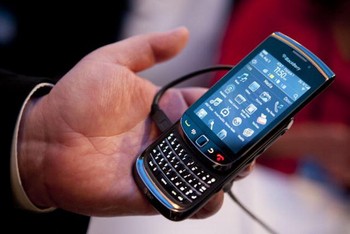 Seri BlackBerry Torch dengan desain sliding serta layar sentuh juga sempat populer di masanya.