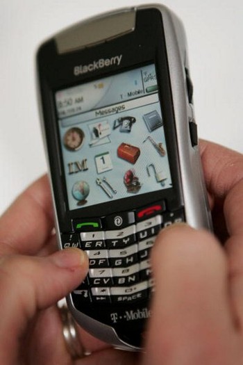 Kelebihan BlackBerry dengan push email dan sekuriti mumpuni serta keyboard yang nyaman membuatnya digemari.