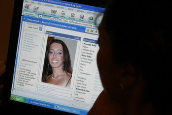 Awalnya, thefacebook.com ditujukan sebagai media komunitas mahasiswa Harvard. (kredit foto: getty images)