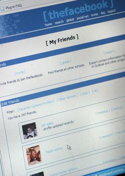 10 Tahun Perjalanan Gemilang Facebook