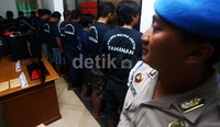Para pelaku dihadirkan saat gelar perkara kasus pencurian dengan kekerasan di Polres Jaktim.