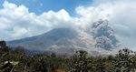 Sinabung Muntahkan Awan Panas