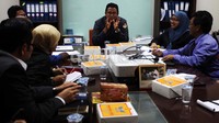 Ketua Bawaslu Muhammad (tengah) memimpin pertemuan tersebut.
