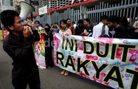 Menurut mereka, langkah Bawaslu memfasilitasi dana saksi parpol di setiap TPS keluar dari pakem tugas pokok dan fungsi sebagai pengawas.