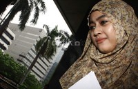    Padahal sebelumnya, wanita berparas cantik itu selalu menjawab pertanyaan-pertanyaan dari wartawan. (Lamhot Aritonang/detikFoto).