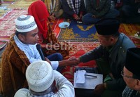 Muhammad Ismail mengucapkan ijab kabul.