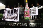 Warga Tangsel Demo Airin di KPK