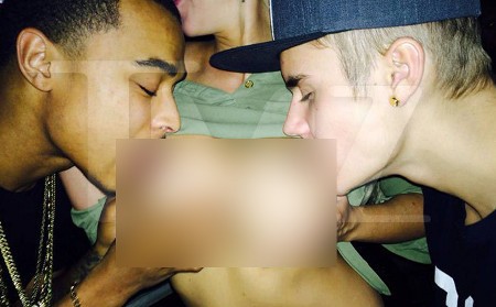 Justin Bieber Kepergok Gigit Payudara Stripper