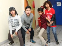 Bastian mengatakan jika hingga saat ini boybandnya masih terus solid dan masih bersama. Gus Mun/detikHOT.