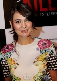 Dalam film tersebut, Luna berperan sebagai Dina. Gus Mun/detikHOT.