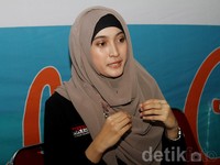 Ia pun mengungkapkan kalau dirinya dan calon suami baru tiga kali bertemu. Gus Mun/detikHOT.