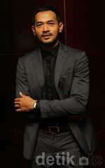 Oka Antara Jadi Jurnalis Ambisius di Killers