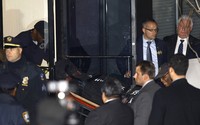 Sumber kepolisian mengungkapkan Hoffman ditemukan tewas dengan jarum masih menempel di lengan kirinya. REUTERS/Joshua Lott.