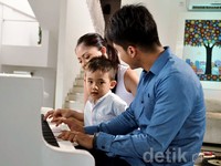 Dalam video klip berjudul 'Oh Ya' itu Tika juga melibatkan sang anak, Arkana Uno Raharso di dalamnya. Noel/detikHOT.