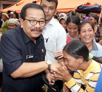 Dijenguk Pakde Karwo, Pengungsi Rawan Longsor Situbondo Berteriak Lapar