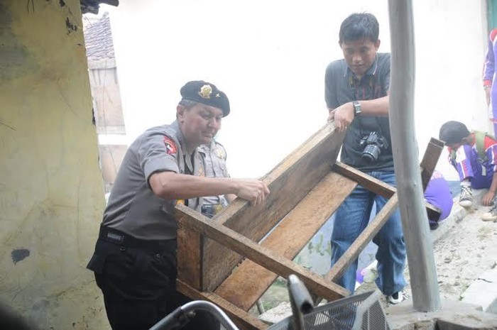 Begini Cara Wakapolda Jabar Blusukan ke Lokasi Banjir