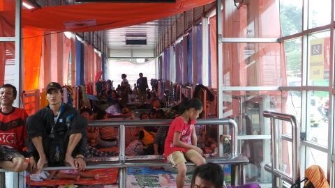 Ini Kondisi Halte TransJ Jembatan Baru yang Disulap Jadi Pengungsian