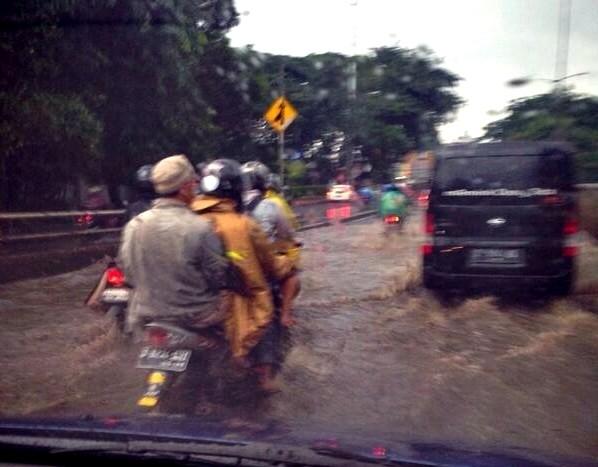 Ada Sekitar 30 Titik Genangan di Jakarta Pagi ini, Hati-hati