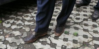 Penuh Lumpur, Sepatu Jokowi Dijemur di Blower AC