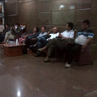 Tukar Tiket Merpati, Penumpang: Saya Antre dari Jam 10 Tapi Belum Dipanggil