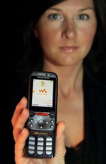 Ponsel Walkman W850 punya fitur musik beragam, suara jernih dan kamera 2 megapixel.