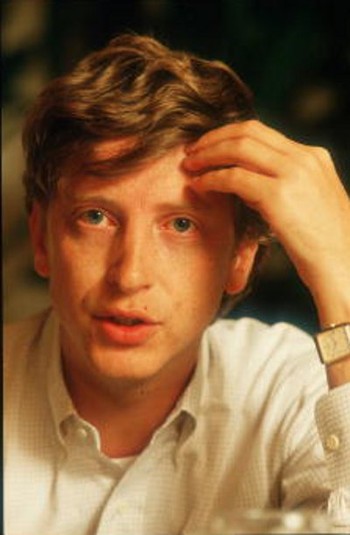 Gates muda tanpa kacamata pad atahun 1988. Saat itu, Microsoft sudah menjadi perusahaan raksasa dengan 39 ribu karyawan.