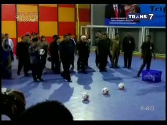 SBY Main Bola, Ibu Ani Goreng Tahu