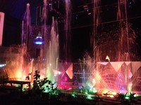Pertunjukkan air mancur joget dimulai pukul 20.30 WIB di area food court BNS. Lokasinya berada di sebelah Night Market Batu Night Spectacular (Putri/detikTravel)