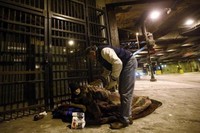Ia bekerja dengan sangat cepat tetapi dengan semangat dan ketulusan. (Foto: Jim Young/Reuters)